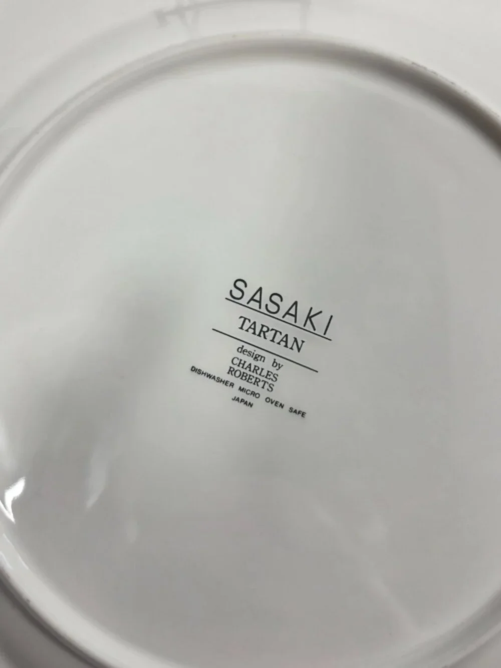 ONE (1) Sasaki Tartan Plaid Dinner Plate White with Red & Green Plaid Border